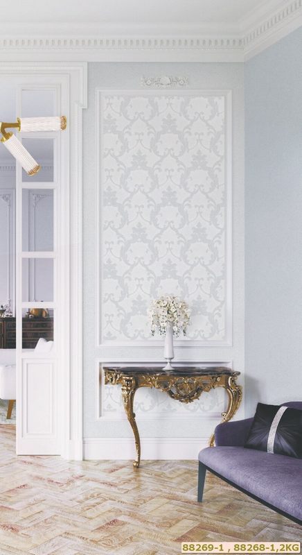 Giấy dán tường tân cổ điển màu trắng kết hợp cùng họa tiết hoa văn tạo ra sự sang trọng cho không gian phòng khách